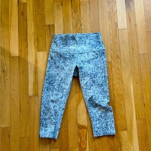 Lululemon size 6 cropped leggings